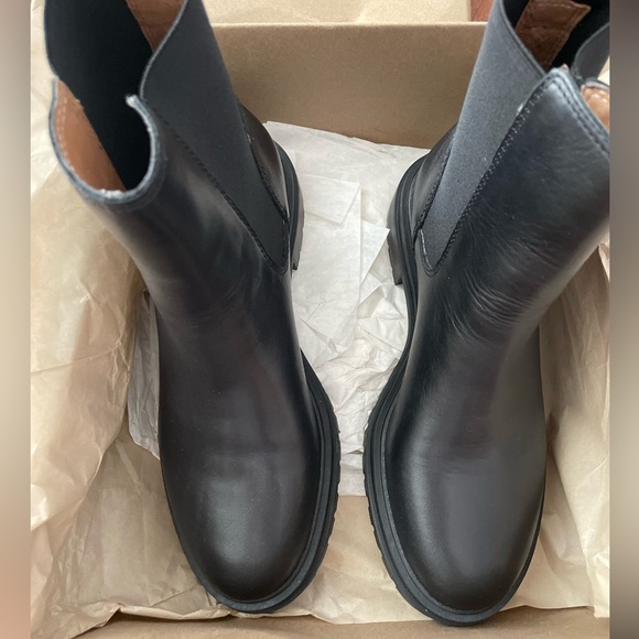 Madewell Chelsea boots - Picture 2 of 3